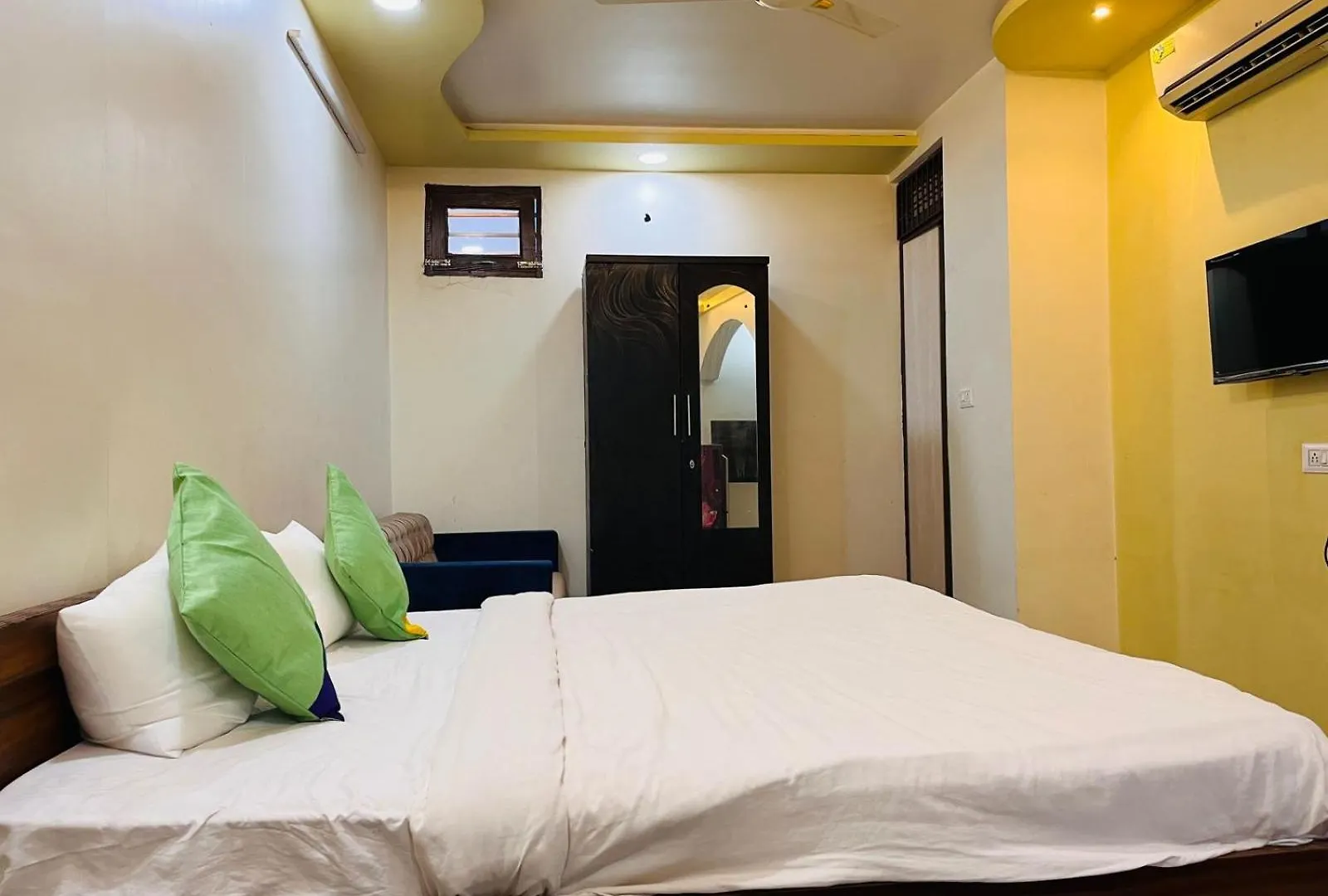 Taj Homestay Agra Hotel