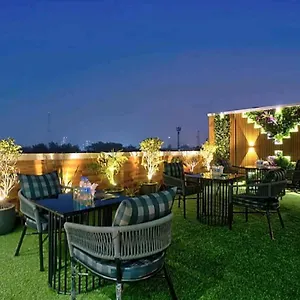 Hotel Hanuwant Place - 3 Minutes By Walk Aerocity Metro Station New Delhi